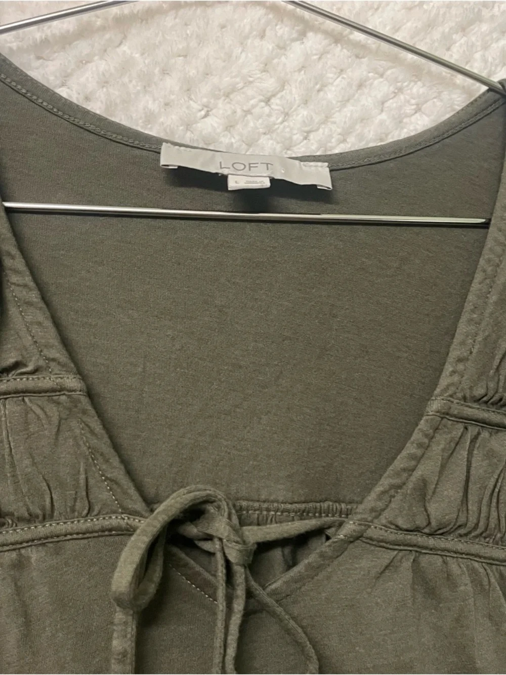 LOFT Shirred Tie Neck Top Green Cotton Blend Boho Chic V-neck Womens Large